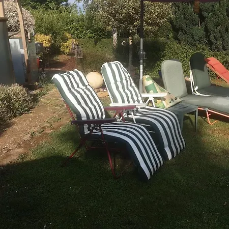 Holiday home Pod - Sleeps 2 - Jacuzzi - Parking - Garden