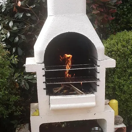 Pod - Sleeps 2 - Jacuzzi - Parking - Garden *