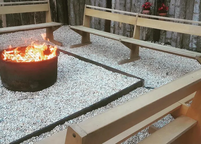 Pod - Sleeps 2 - Jacuzzi - Parking - Garden Feriehus *